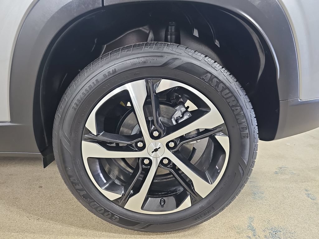 Certified 2024 Chevrolet Trax RS w/ Driver Confidence Package FWD image 36