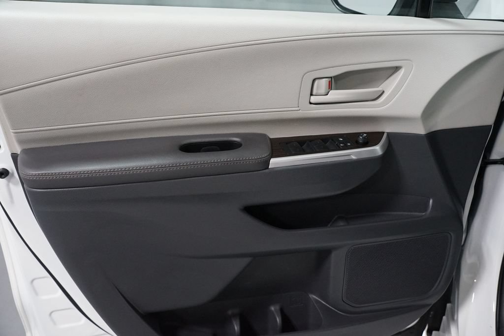 Certified 2023 Toyota Sienna LE FWD image 30