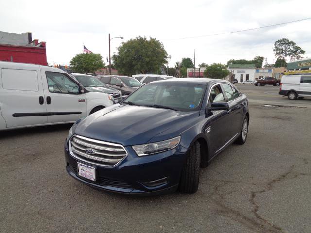 Used 2017 Ford Taurus SEL FWD image 2