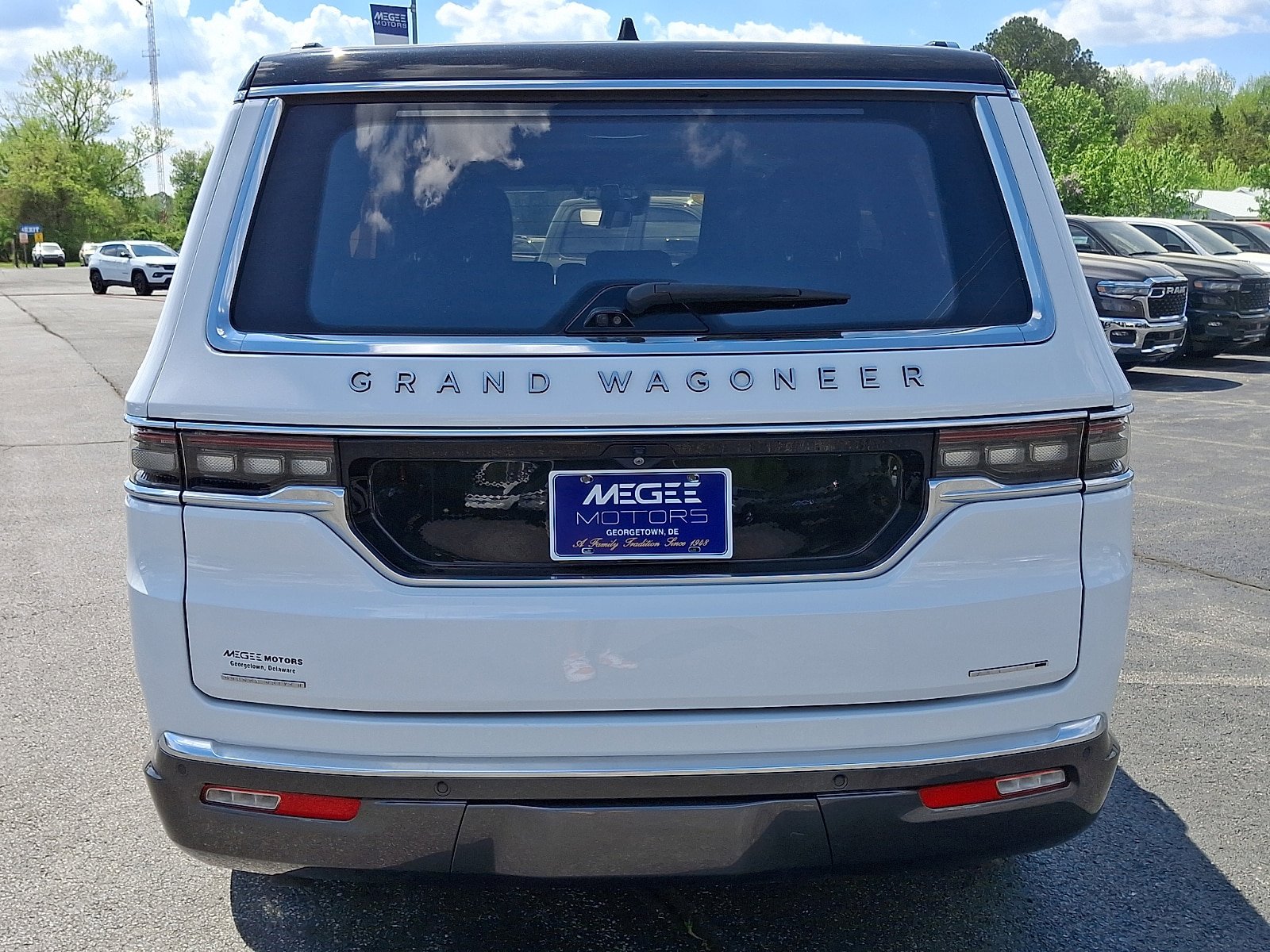 Used 2022 Jeep Grand Wagoneer Series III w/ Rear Seat Video Group 1 AWD/4WD image 5