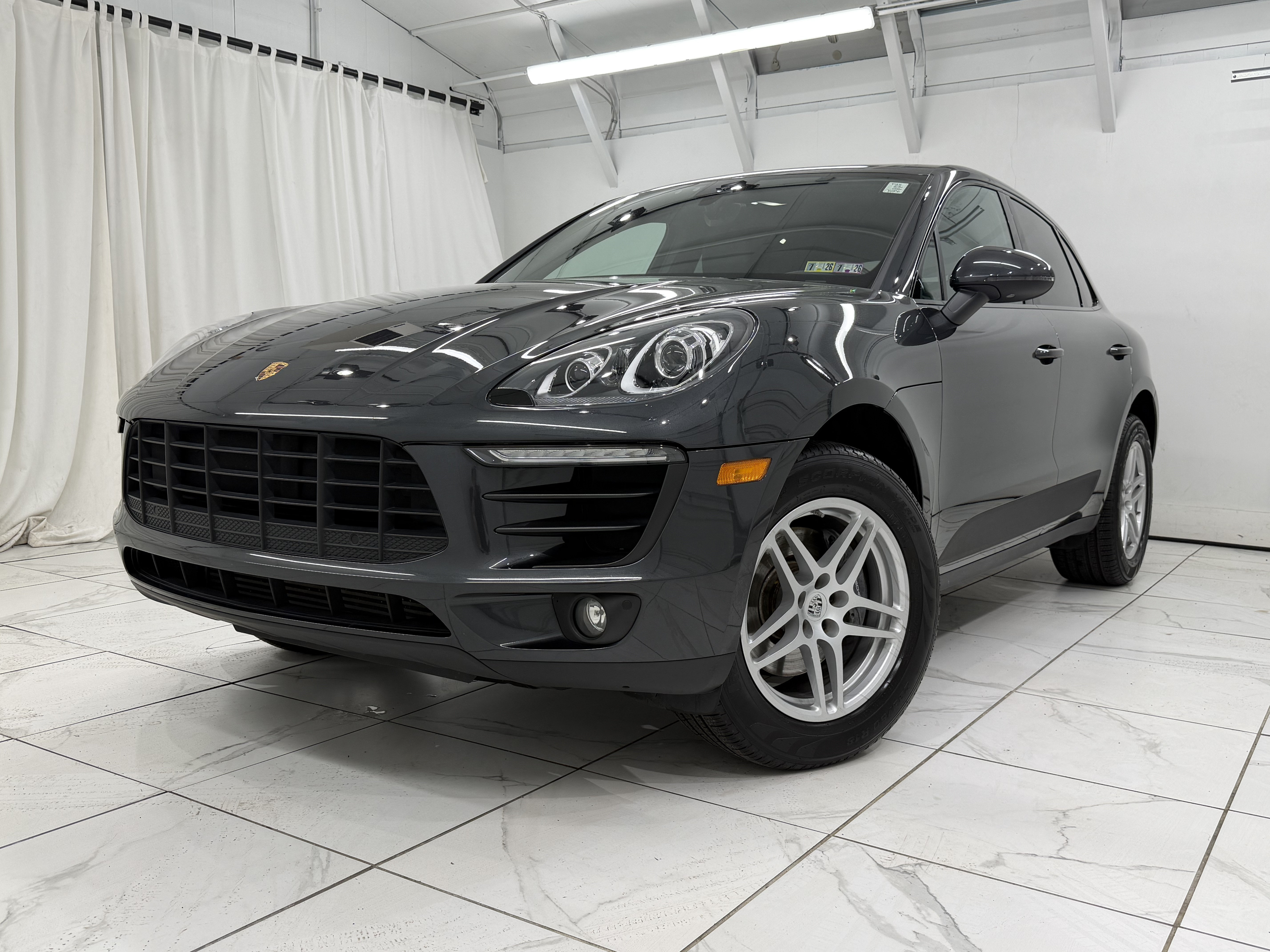 Certified 2018 Porsche Macan AWD/4WD image 8