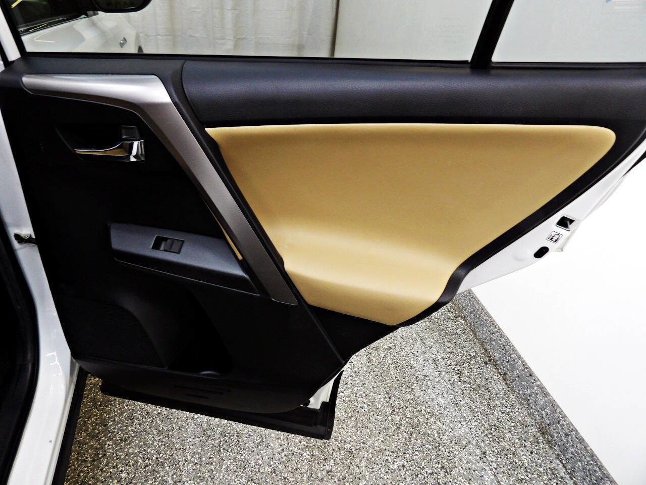 Used 2016 Toyota RAV4 XLE AWD/4WD image 12