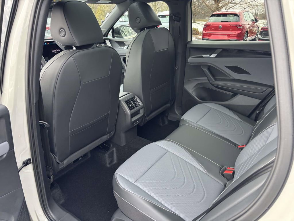 New 2026 Volkswagen Tiguan SE R-Line image 27