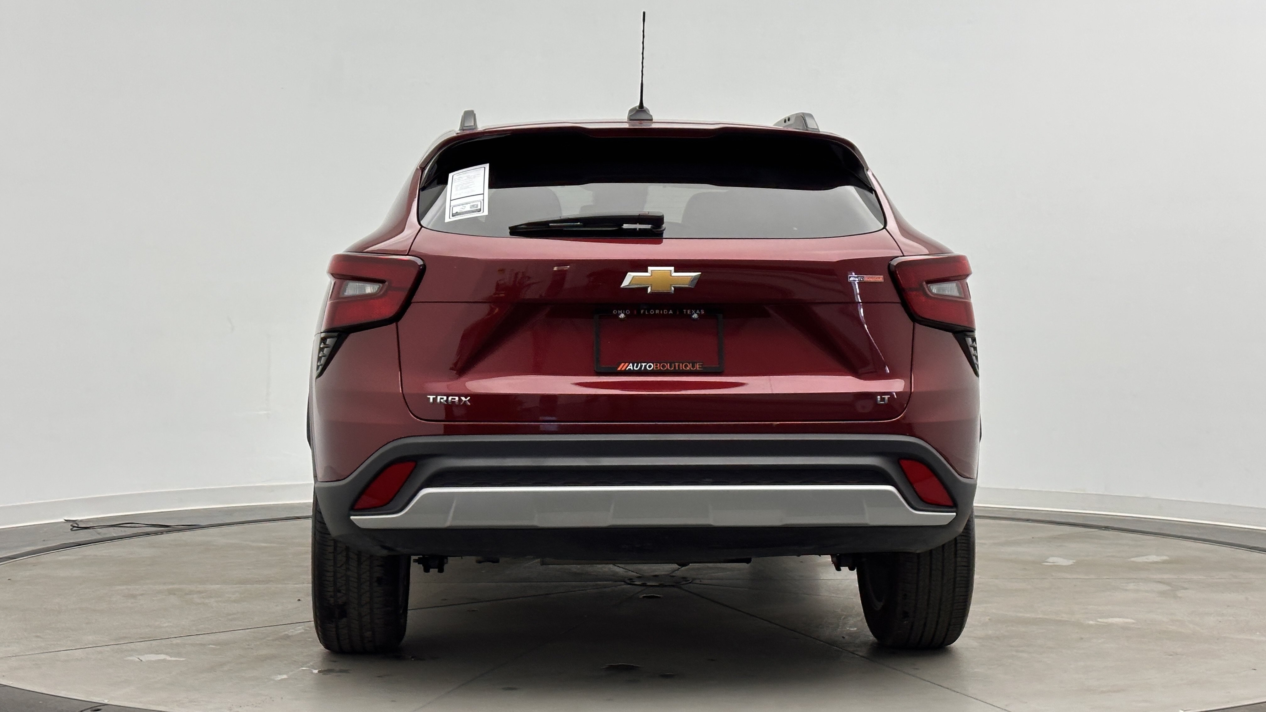 Used 2025 Chevrolet Trax LT FWD image 5