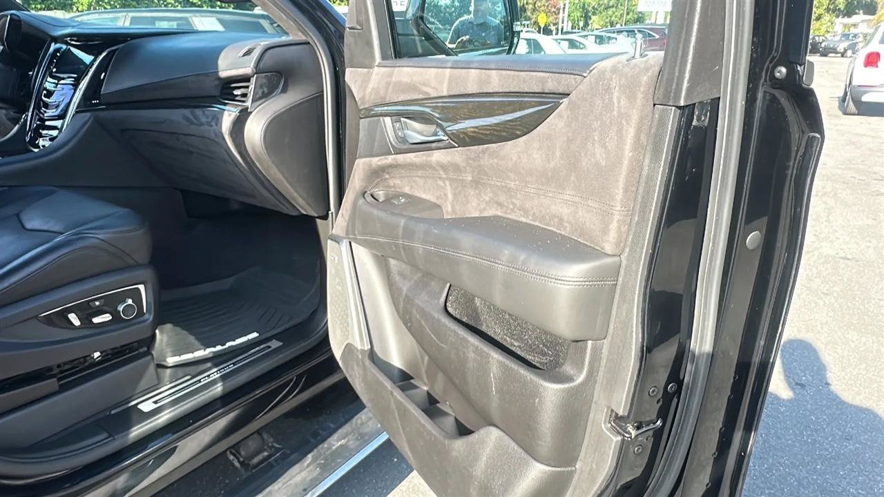 Used 2016 Cadillac Escalade ESV Platinum AWD/4WD image 40