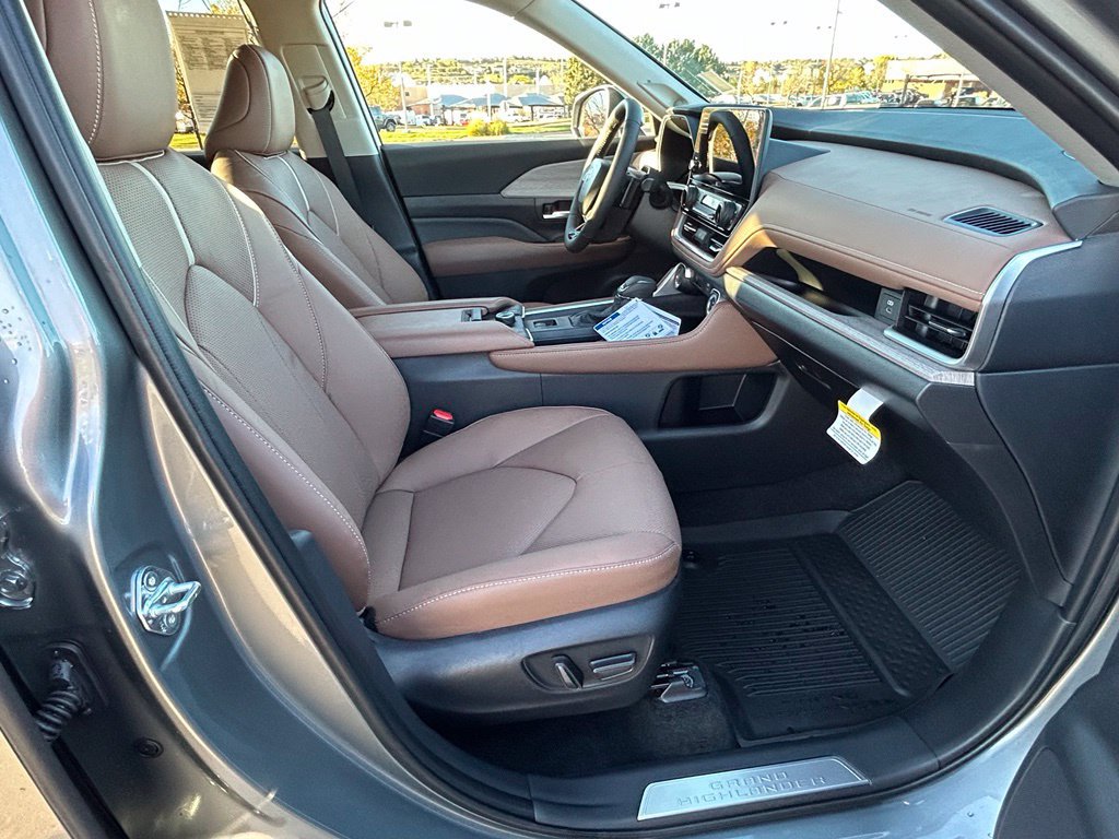 Used 2026 Toyota Grand Highlander AWD image 29