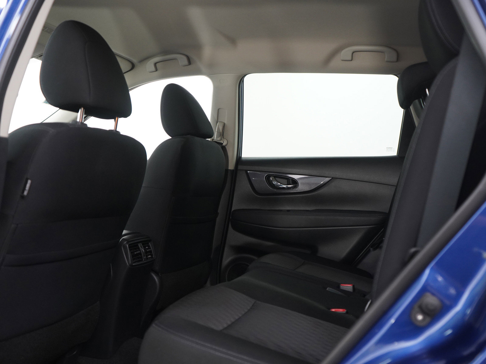 Used 2017 Nissan Rogue SV AWD/4WD image 17