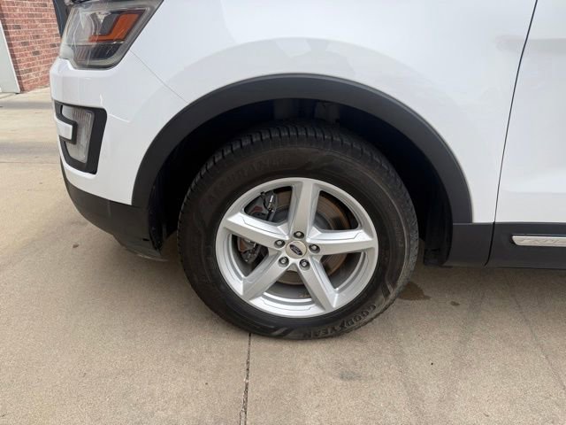 Used 2017 Ford Explorer XLT image 12