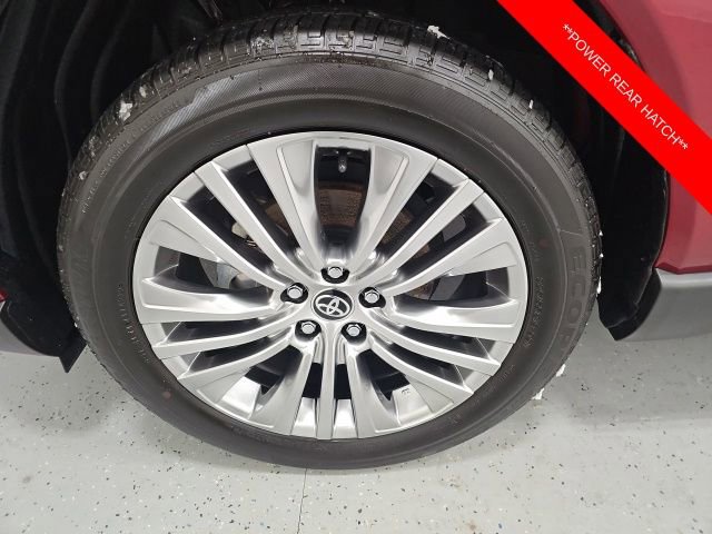 Certified 2024 Toyota Venza XLE image 11