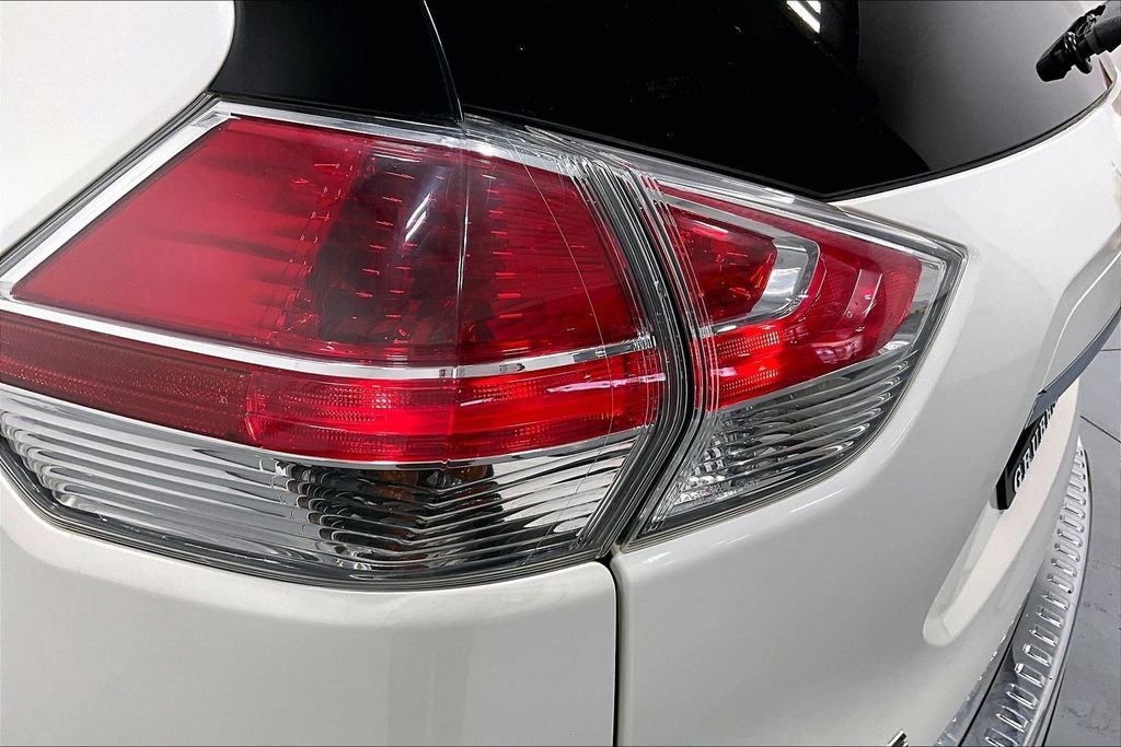 Used 2015 Nissan Rogue SL FWD image 37