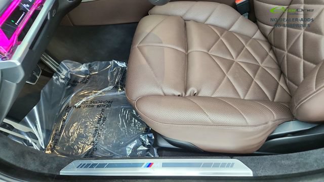 Used 2023 BMW 740i w/ Parking Assistance Package RWD image 33