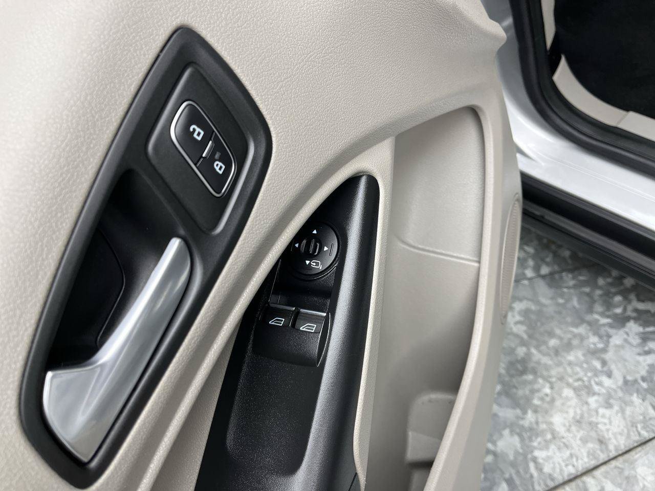Used 2022 Ford Transit Connect XLT FWD image 9