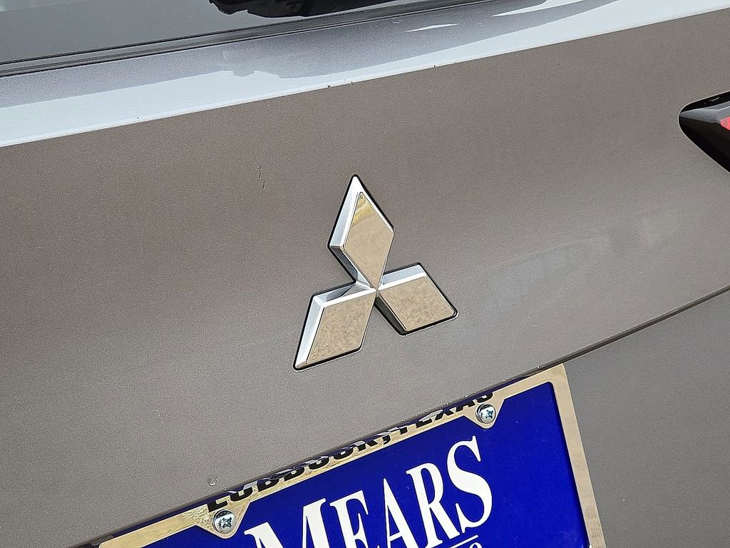 Used 2023 Mitsubishi Outlander SE image 12