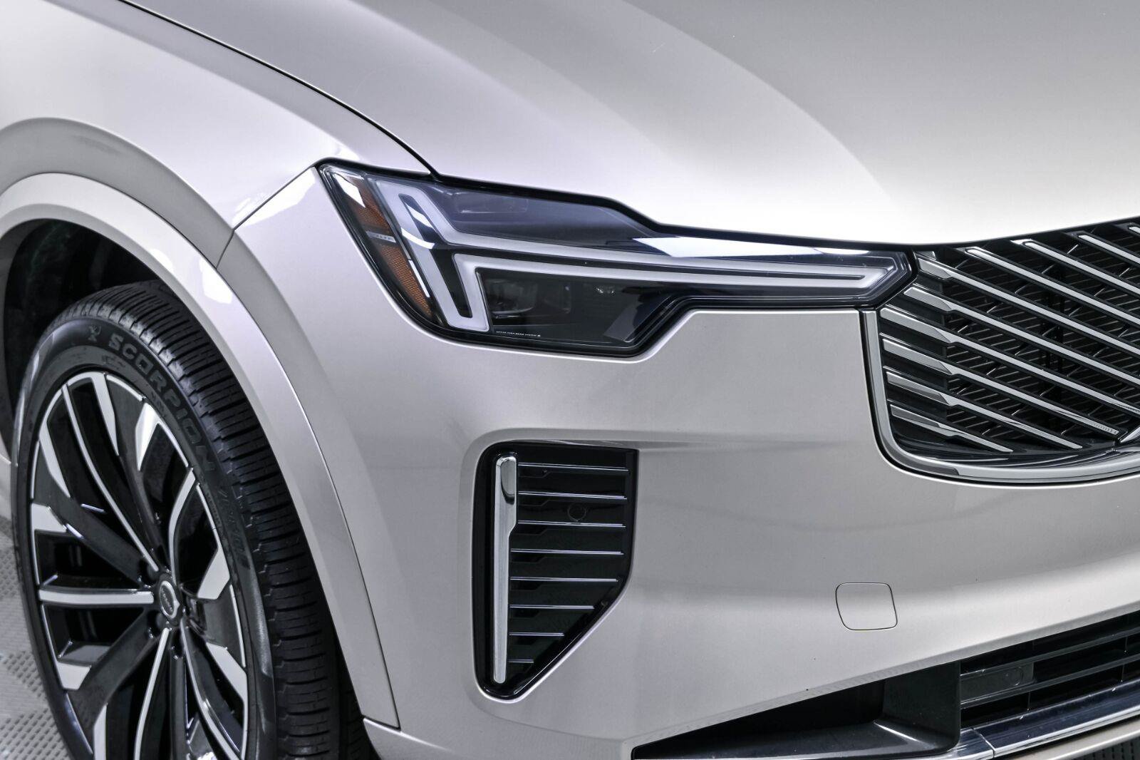 Certified 2025 Volvo XC90 T8 Core AWD/4WD image 36
