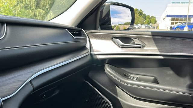 Used 2021 Jeep Grand Cherokee L Limited AWD/4WD image 19