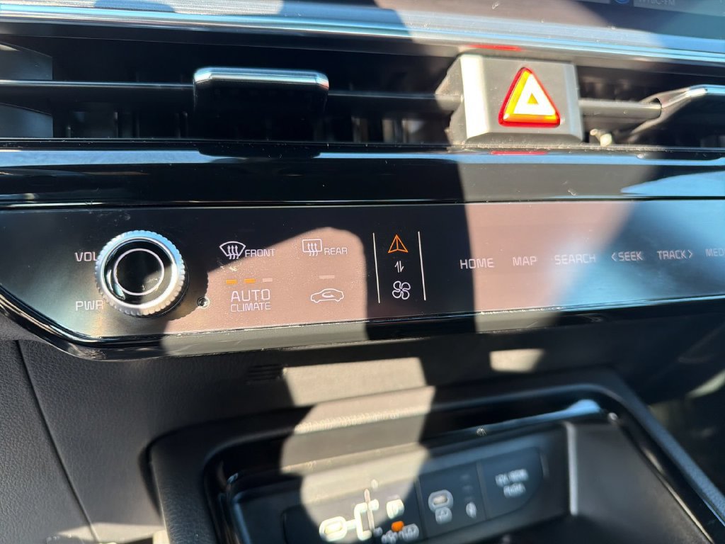 Used 2025 Kia K5 GT FWD image 16