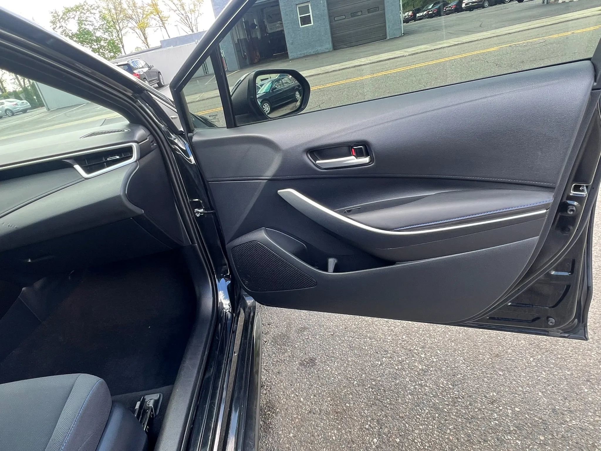 Used 2020 Toyota Corolla SE FWD image 30