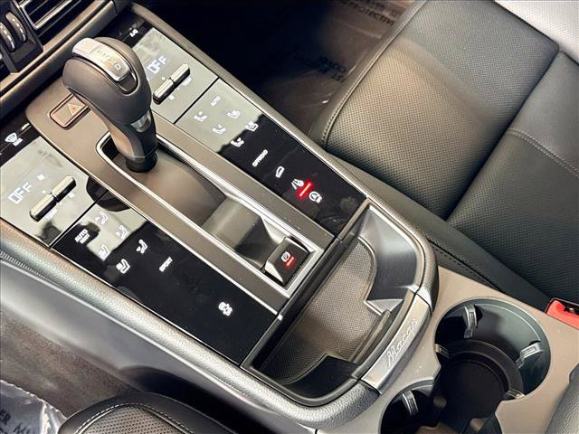 Certified 2026 Porsche Macan AWD/4WD image 18