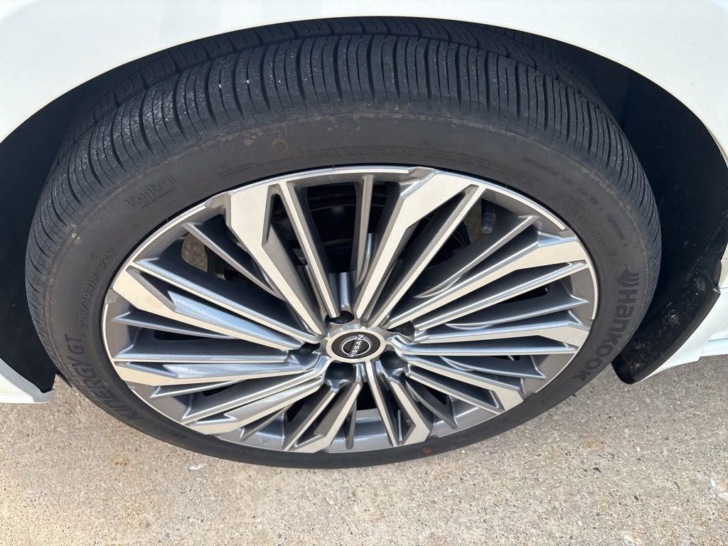 Used 2025 Nissan Altima 2.5 SL FWD image 10