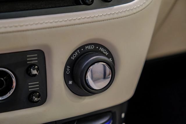 Used 2017 Rolls-Royce Wraith RWD image 39