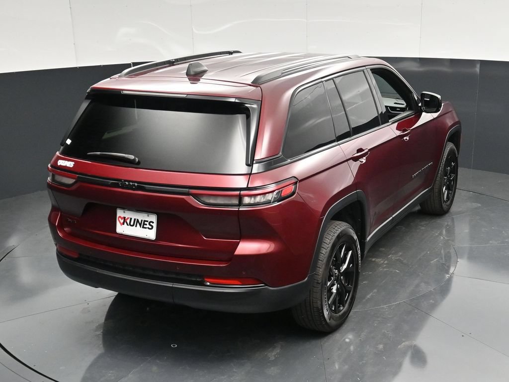 Used 2025 Jeep Grand Cherokee Altitude AWD/4WD image 42