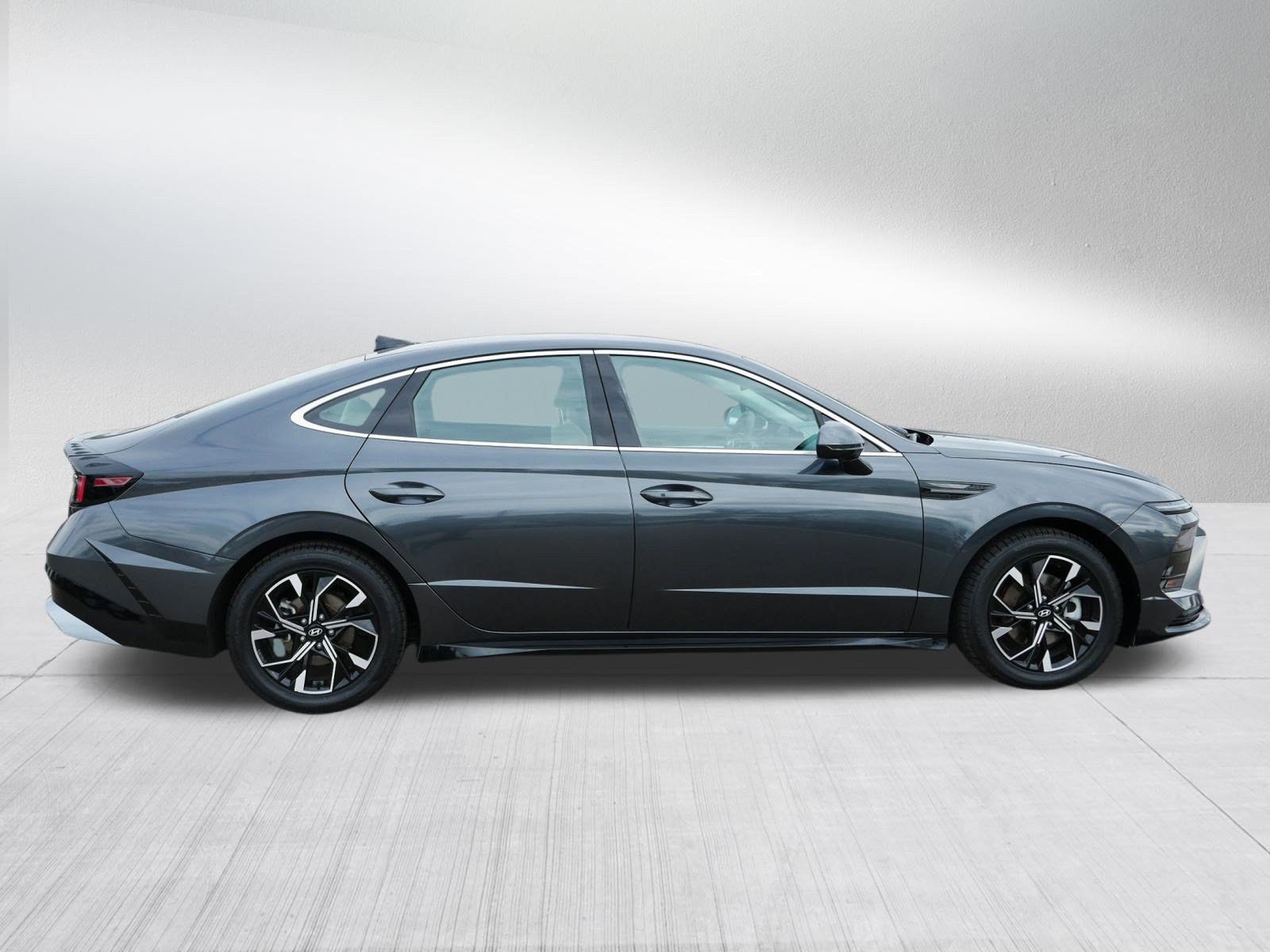 Certified 2025 Hyundai Sonata SEL AWD/4WD image 8