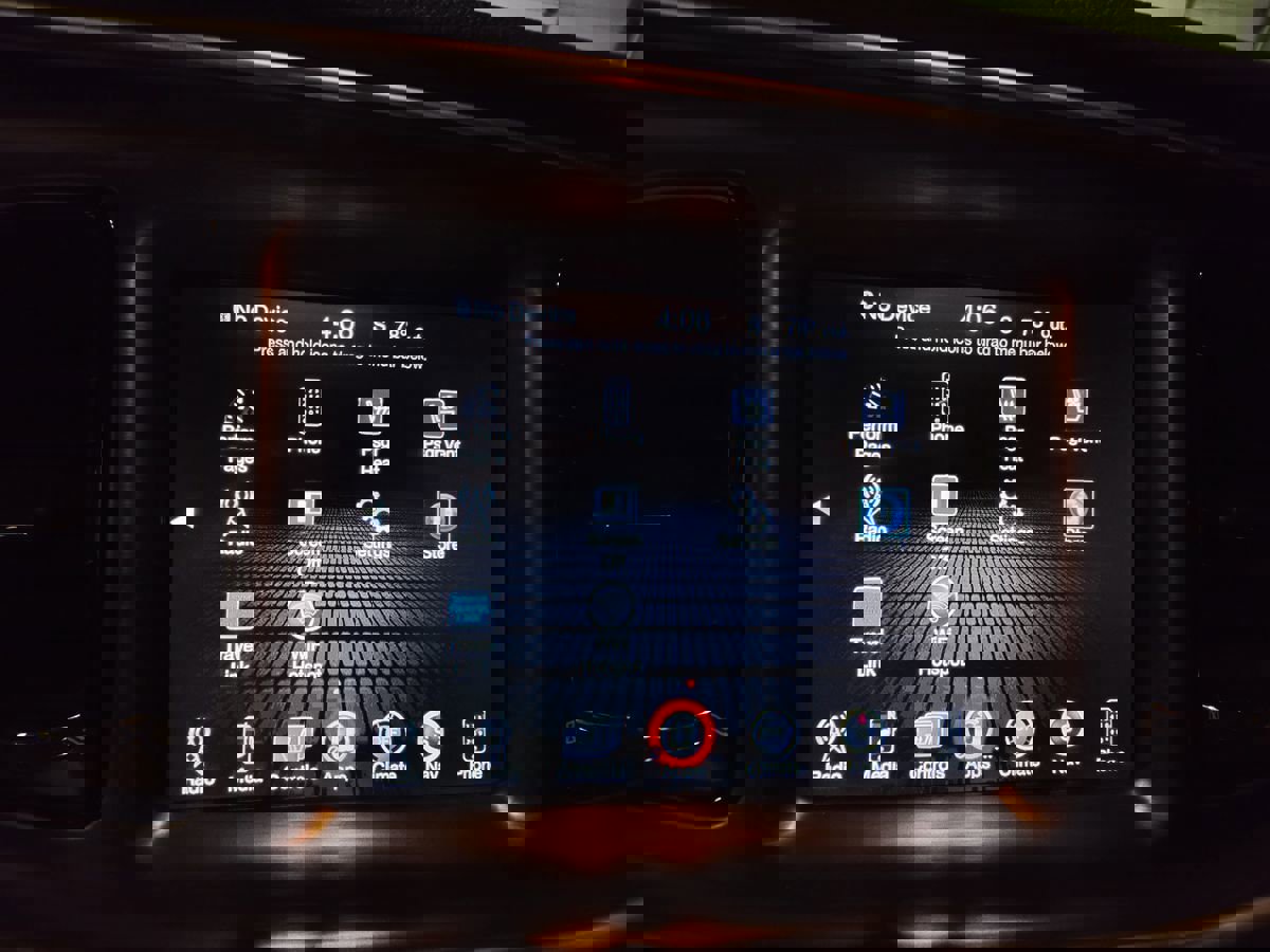 Used 2015 Dodge Challenger R/T Plus image 38