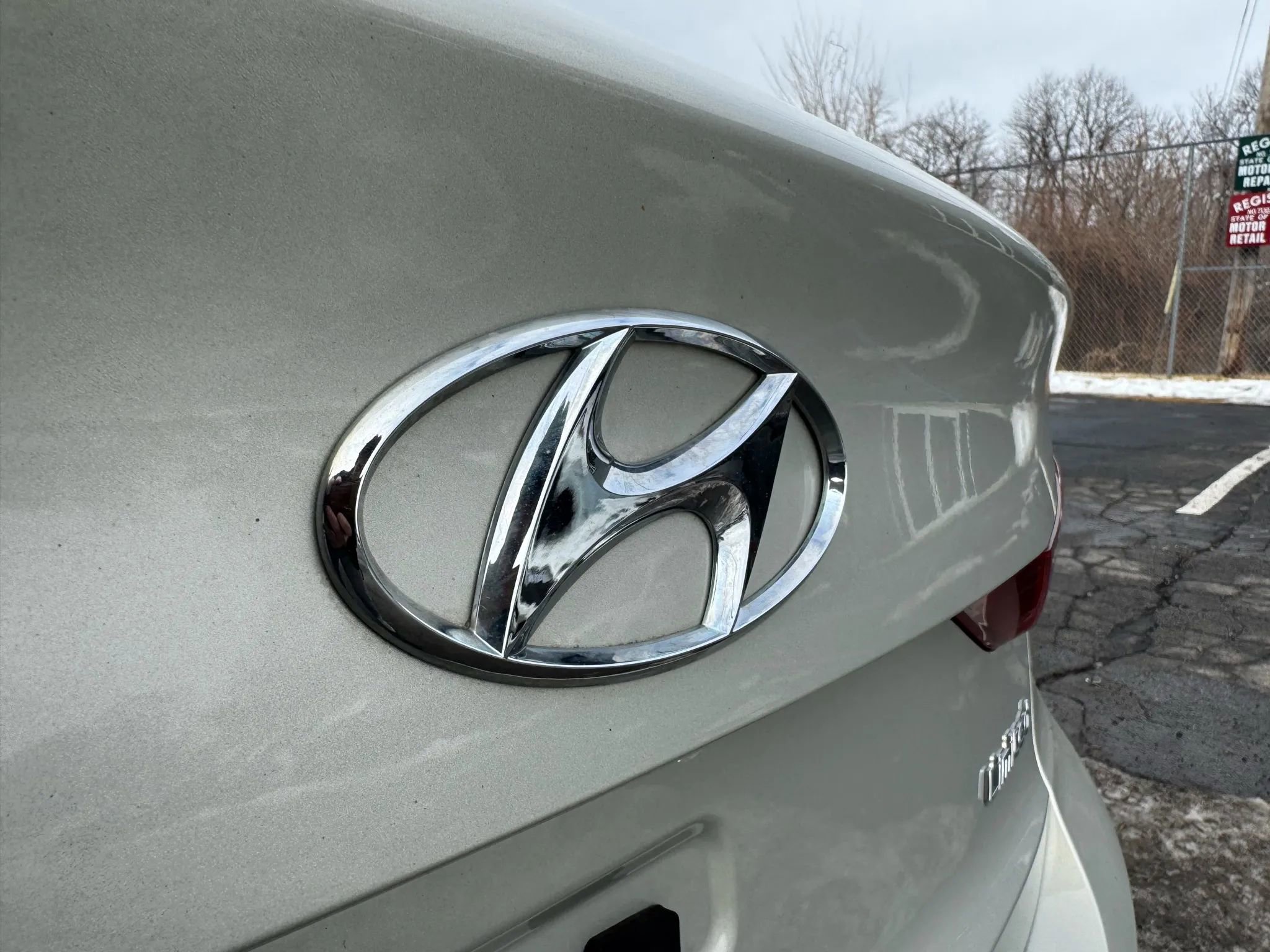 Used 2017 Hyundai Elantra Limited w/ Limited Tech Package 04 image 28