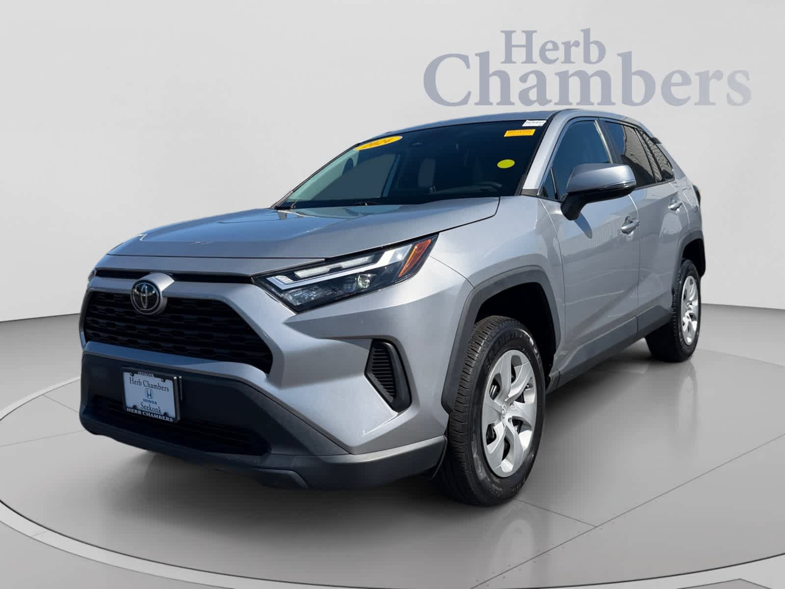 Used 2024 Toyota RAV4 LE AWD/4WD image 11