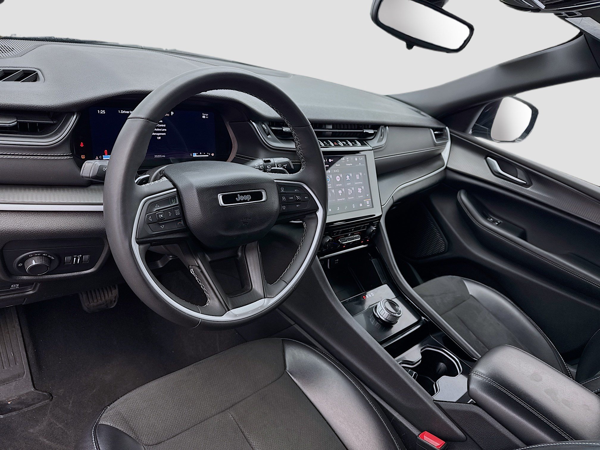 Used 2023 Jeep Grand Cherokee Altitude AWD/4WD image 7