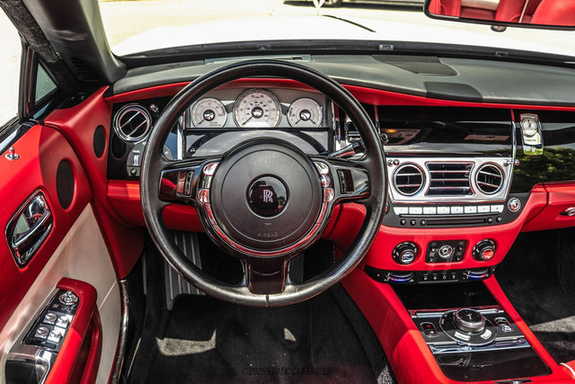Used 2016 Rolls-Royce Dawn RWD image 57