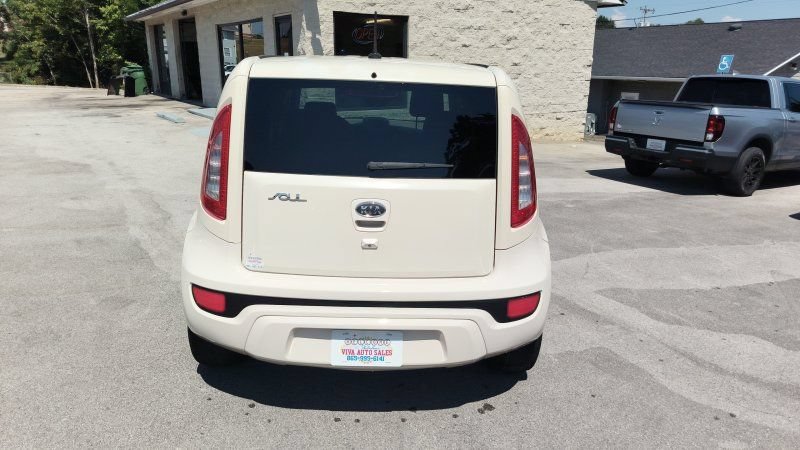 Used 2012 Kia Soul ! FWD image 4