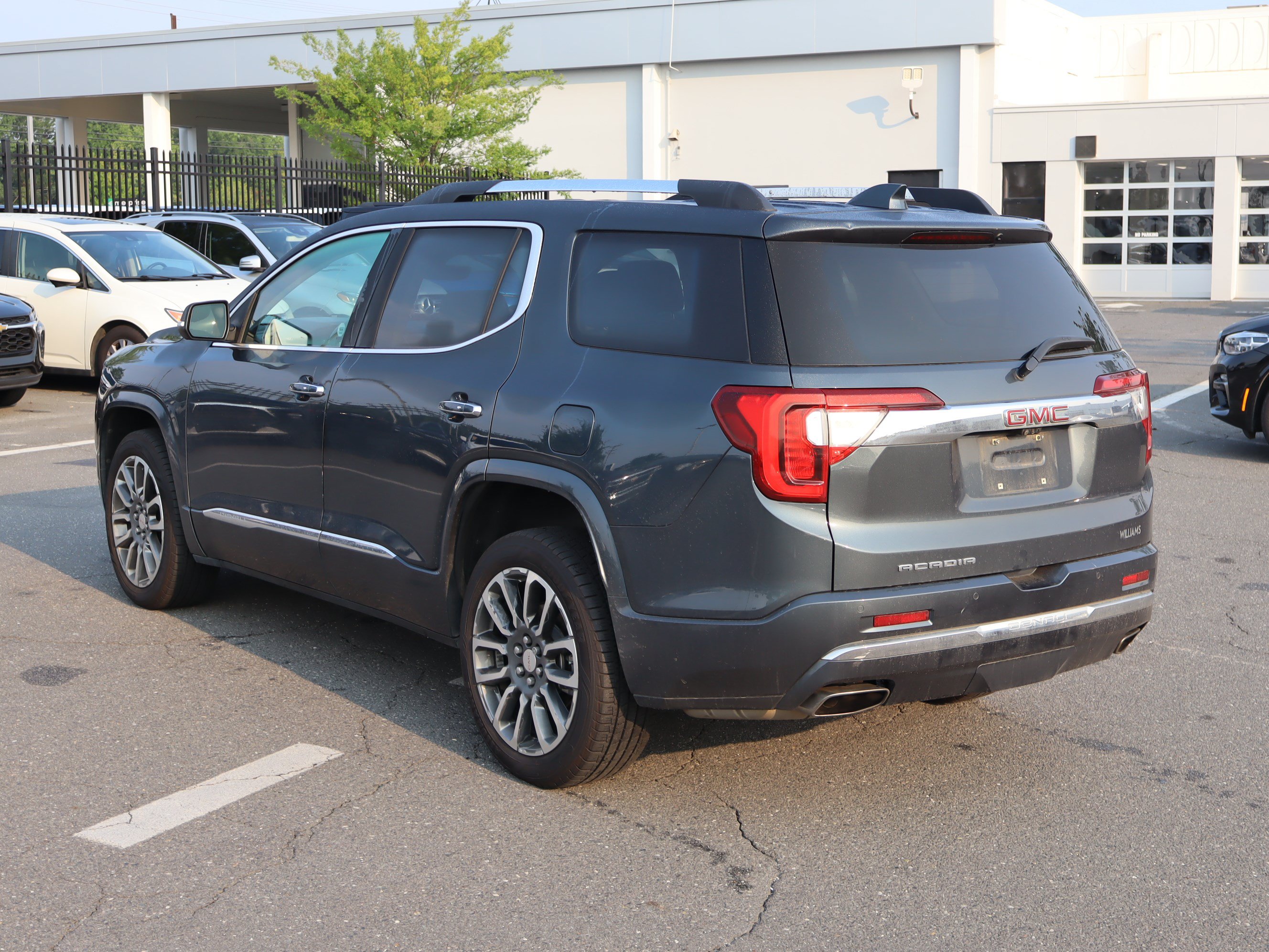 Used 2020 GMC Acadia Denali w/ Technology Package FWD image 8