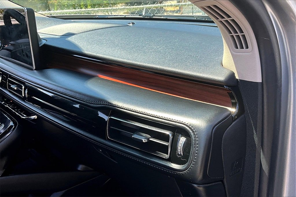 Used 2022 Lincoln Nautilus Reserve image 23