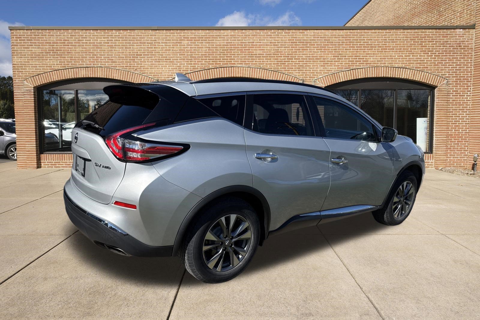Used 2018 Nissan Murano SV image 3