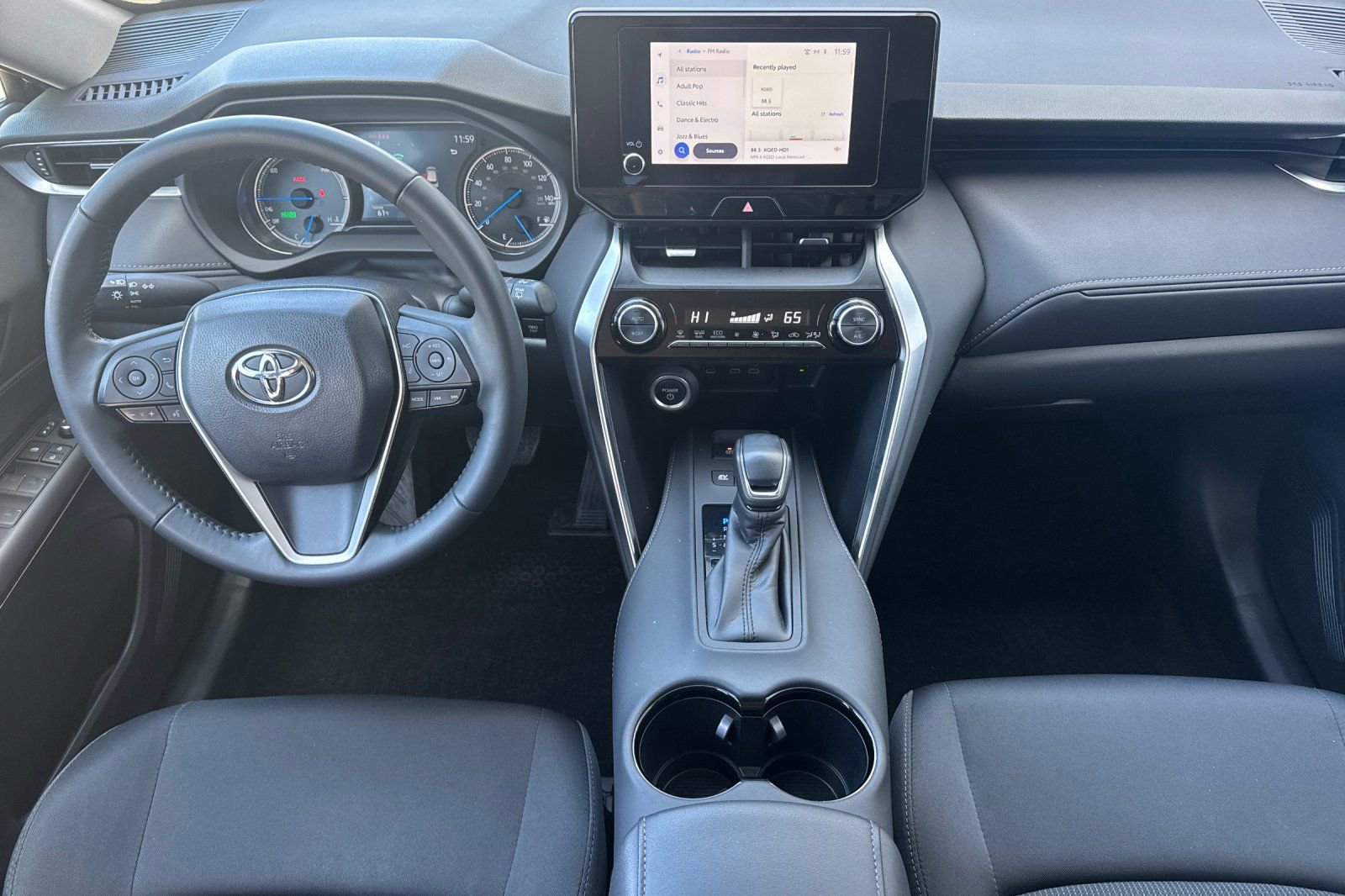 Used 2023 Toyota Venza LE AWD/4WD image 13