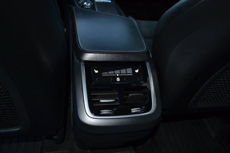 Used 2019 Volvo XC90 T6 R-Design w/ Protection Package image 31