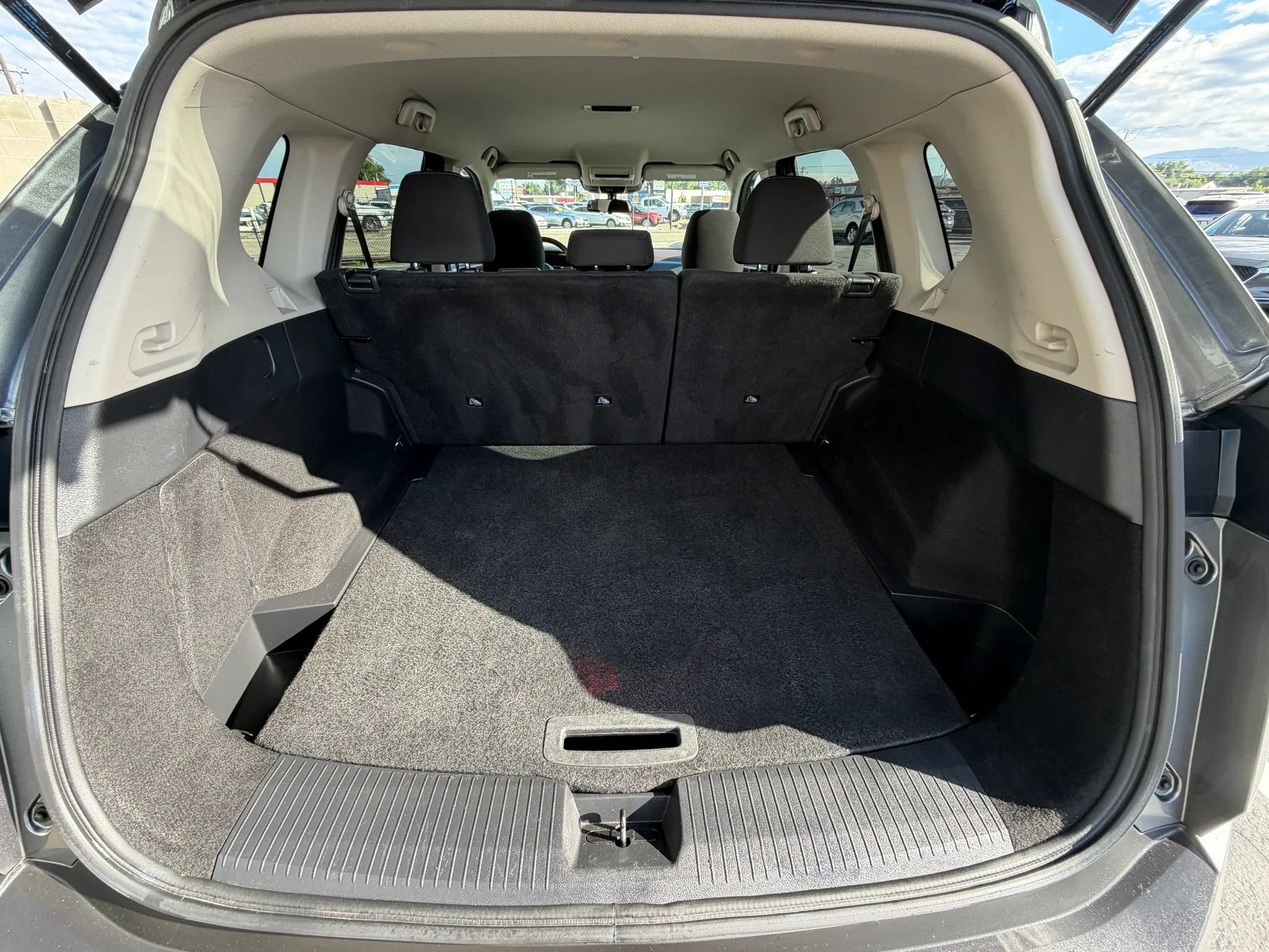 Used 2023 Nissan Rogue S AWD/4WD image 17
