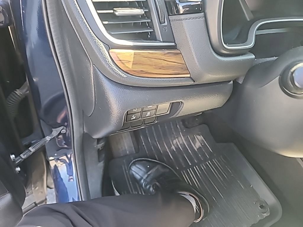 Used 2018 Honda CR-V Touring image 25