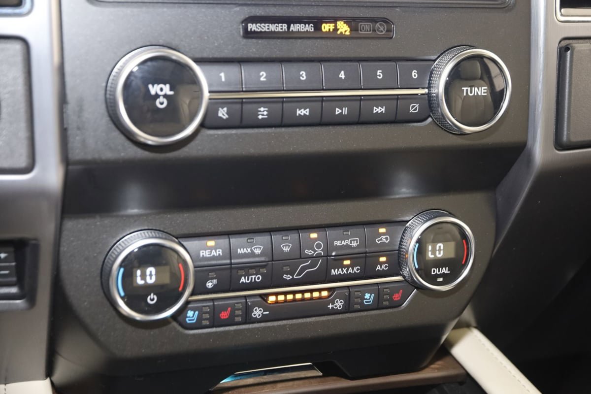Used 2020 Ford Expedition Platinum AWD/4WD image 32