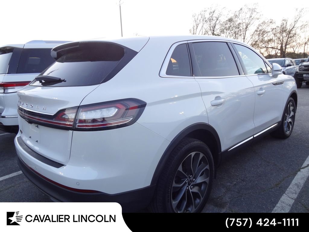 Used 2023 Lincoln Nautilus Reserve image 5