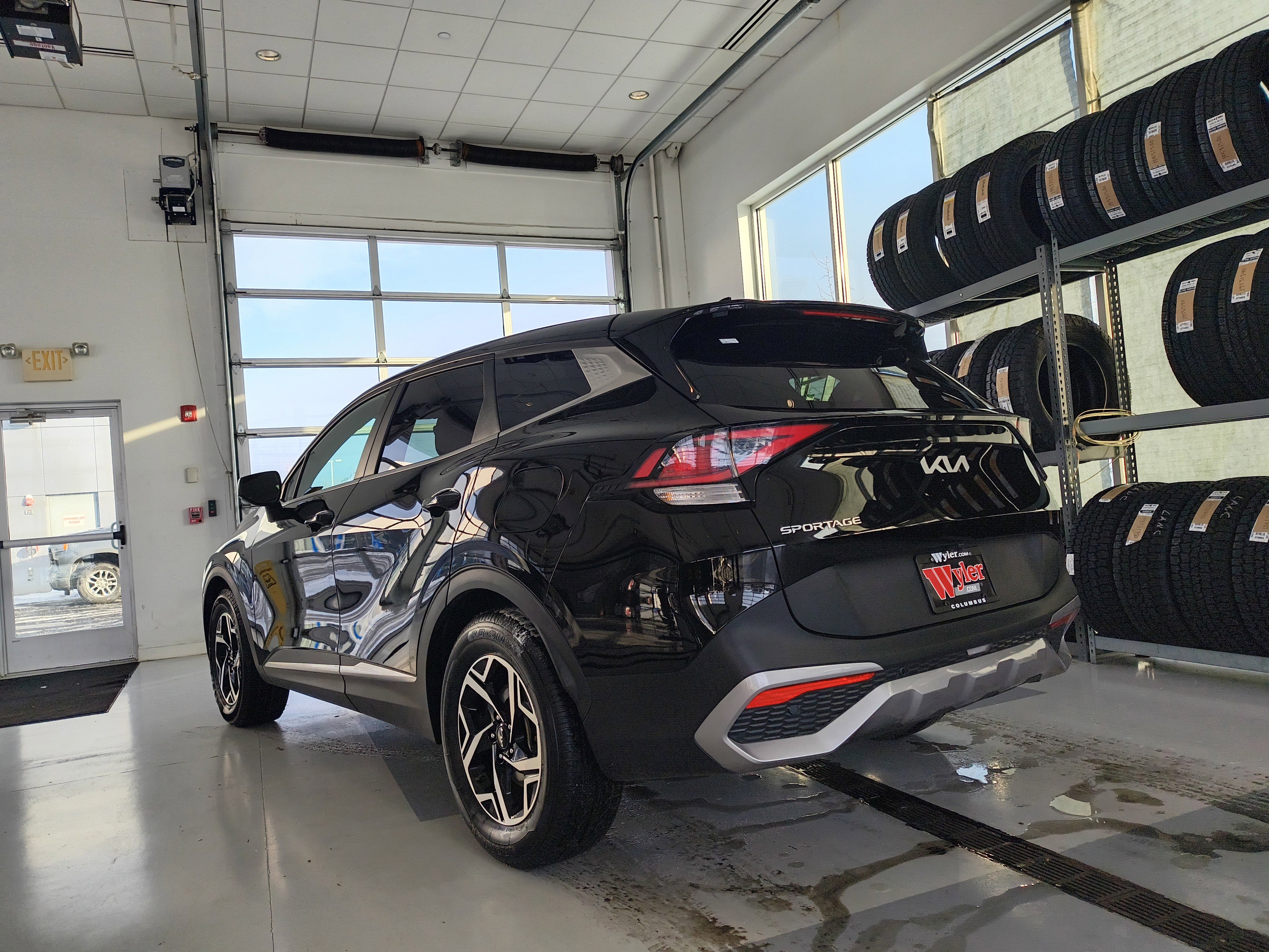 Used 2023 Kia Sportage LX image 3