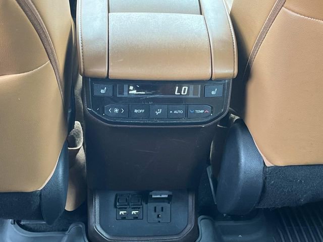 Used 2021 Toyota Highlander Platinum AWD/4WD image 18