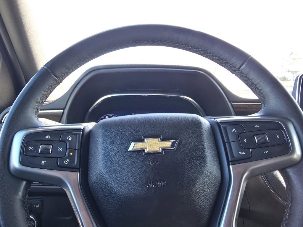 Used 2024 Chevrolet Suburban Premier image 23