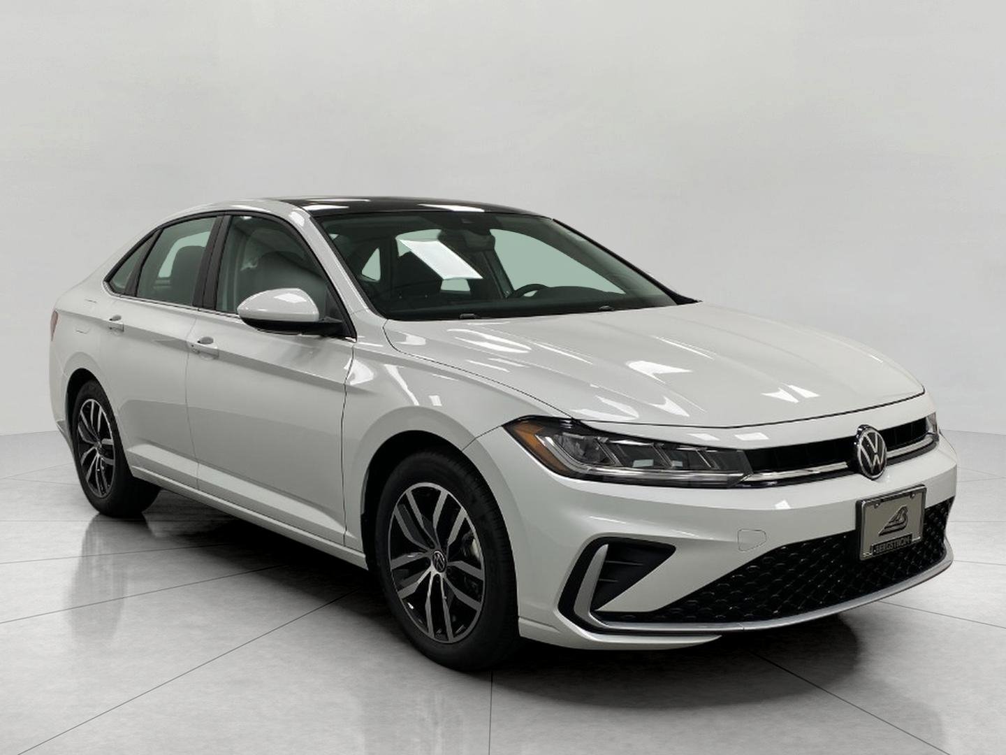 New 2025 Volkswagen Jetta SE image 1