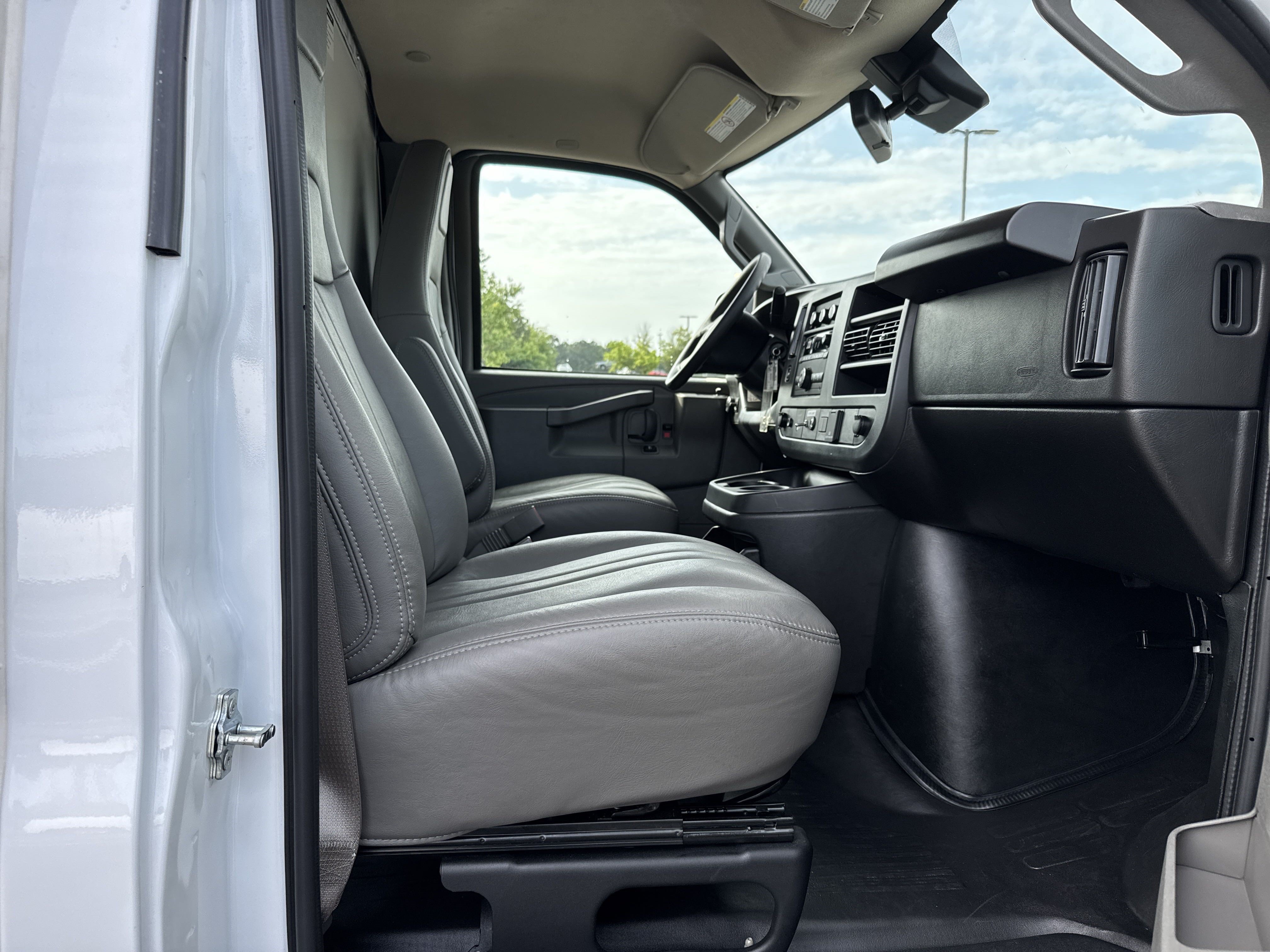 New 2025 GMC Savana 3500 w/ Power Convenience Package RWD image 26