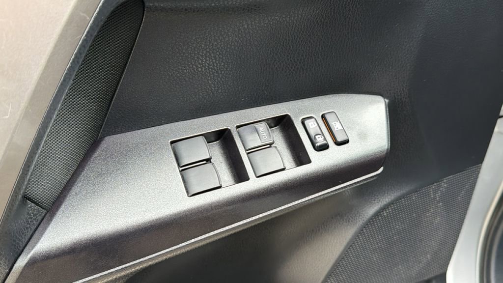 Used 2018 Toyota RAV4 LE image 15