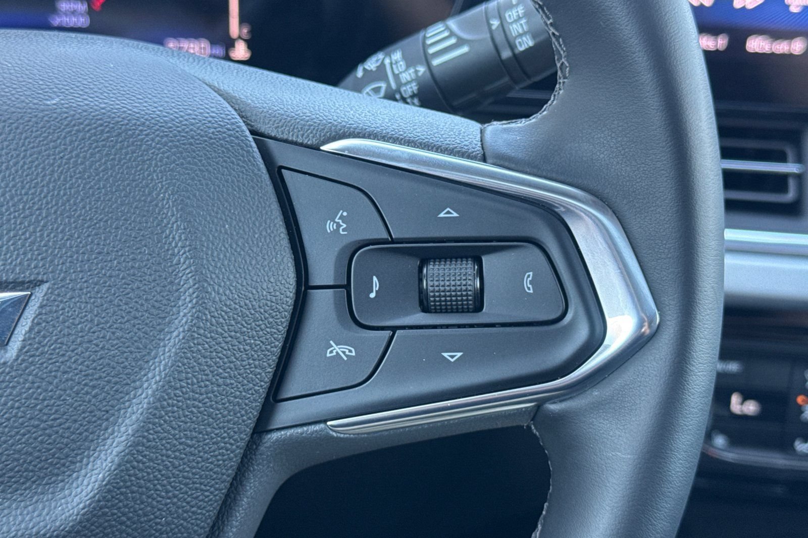 Used 2026 Chevrolet Trax LT w/ Sunroof Package FWD image 36
