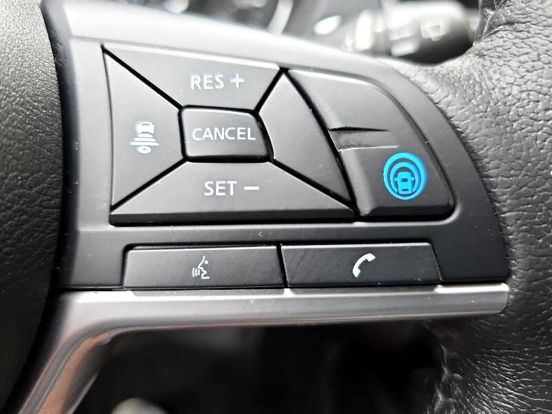 Used 2019 Nissan Rogue SL w/ Premium Package image 12