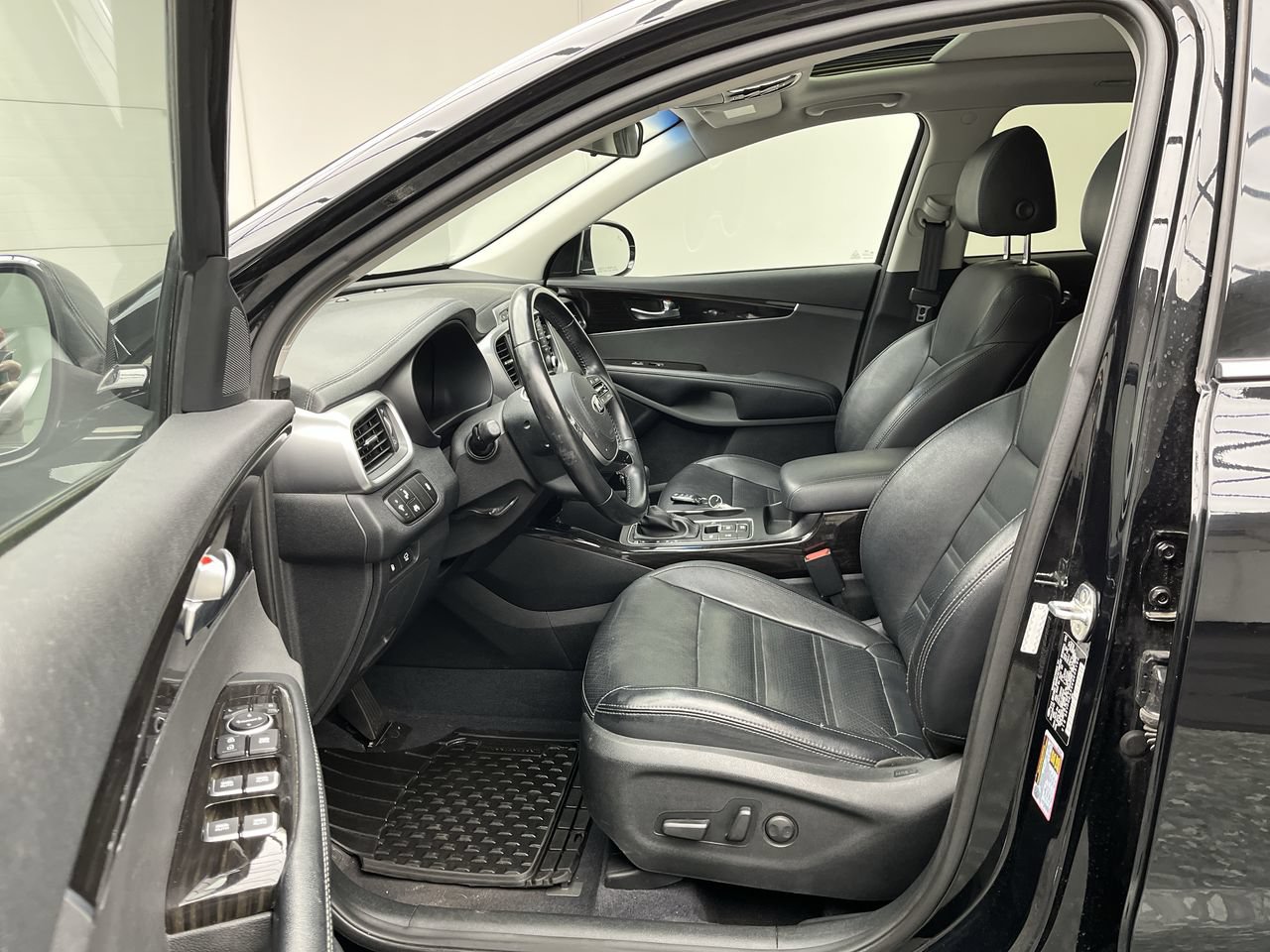 Used 2019 Kia Sorento EX AWD/4WD image 3